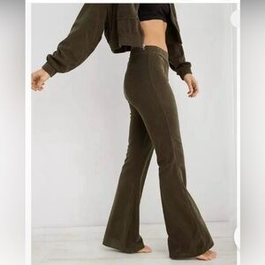Aerie Groove On Velour Rib Flared High Rise Pants in Olive Green Size Medium